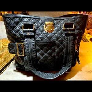 Authentic Mark Jacobs black quilted leather tote/ shoulder bag.